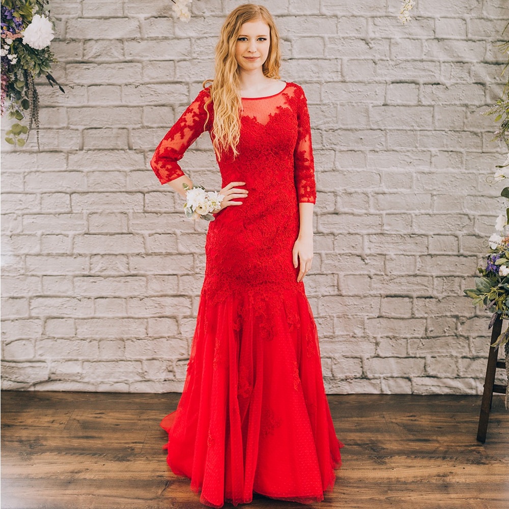 Ruby red lace and tulle gown- Dave and Johnny size 8